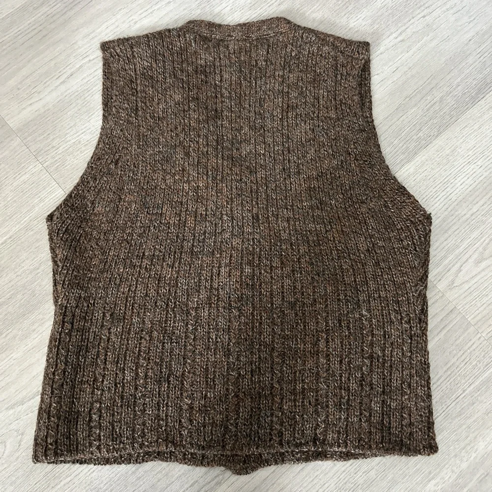 Inis Meain Alpaca V-Neck Sweater Vest - Picture 6 of 6